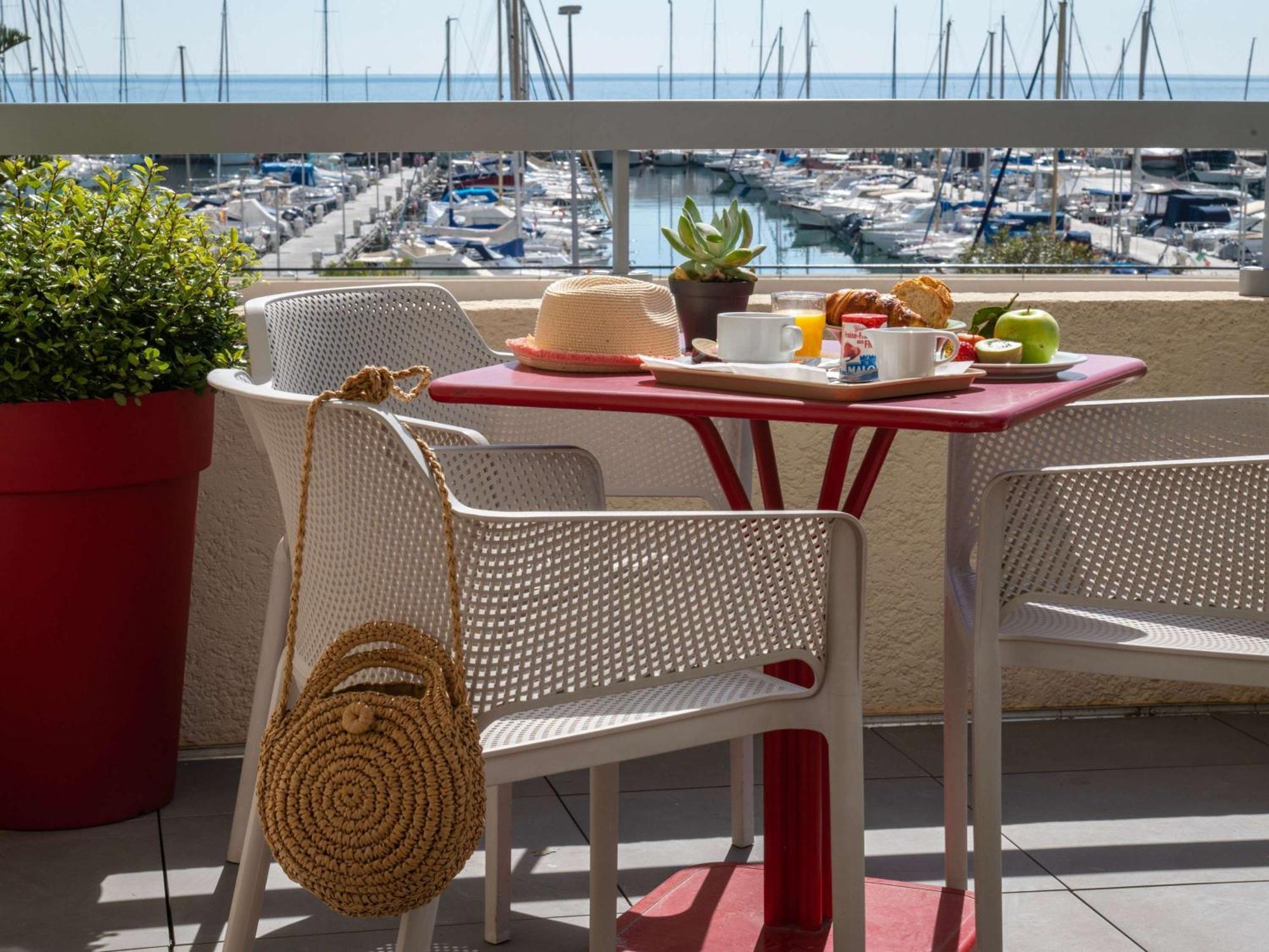 Ibis Budget Menton Bord De Mer Exterior foto